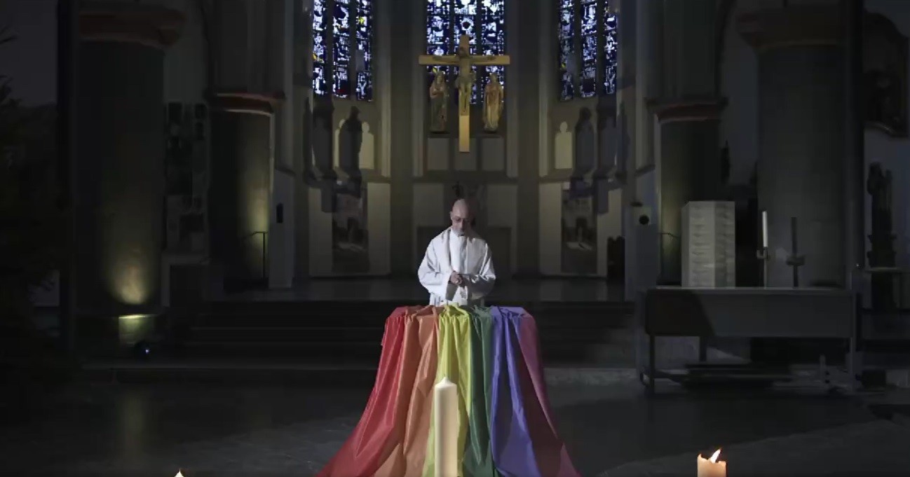 "No quiero esconderme más": católicos homosexuales protestan contra discriminación | Internacionales