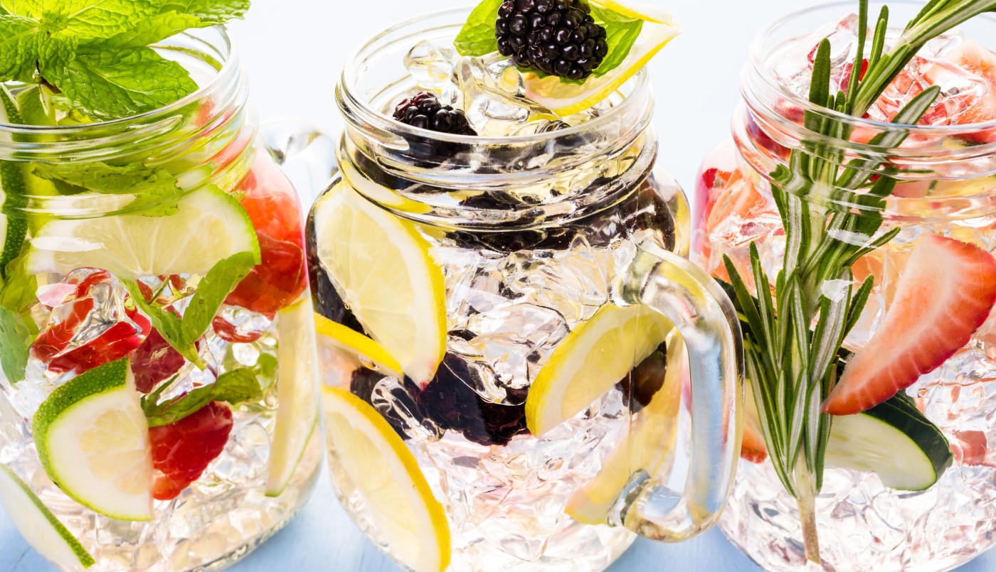 Cómo preparar aguas saborizadas para combatir el calor | Información General