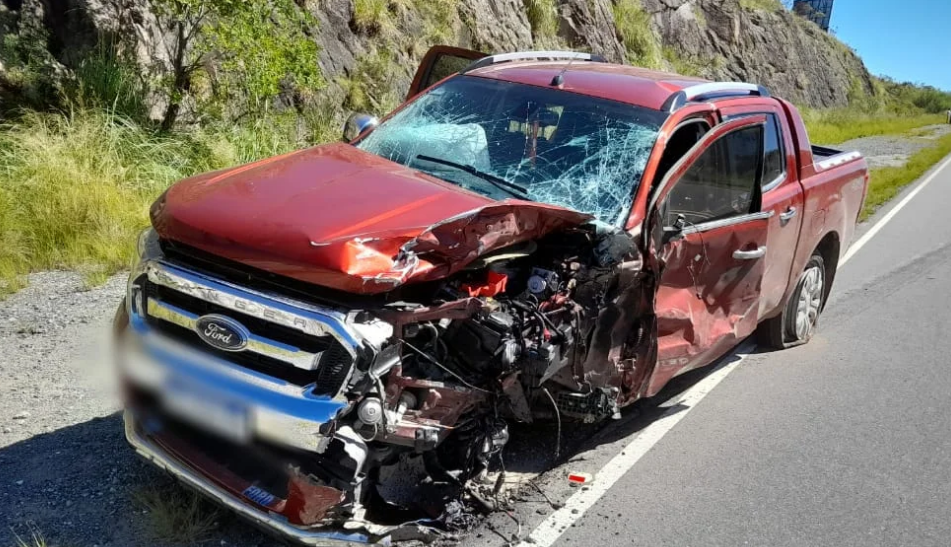 Altas Cumbres: Se tiró de la ruta y se salvó de milagro | Información General