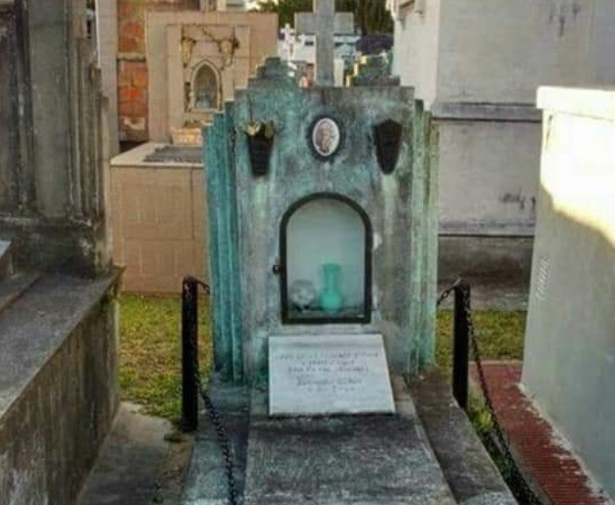 "Lejos de la demente esposa y peores hijos": el insólito mensaje en una tumba en Corrientes | Información General