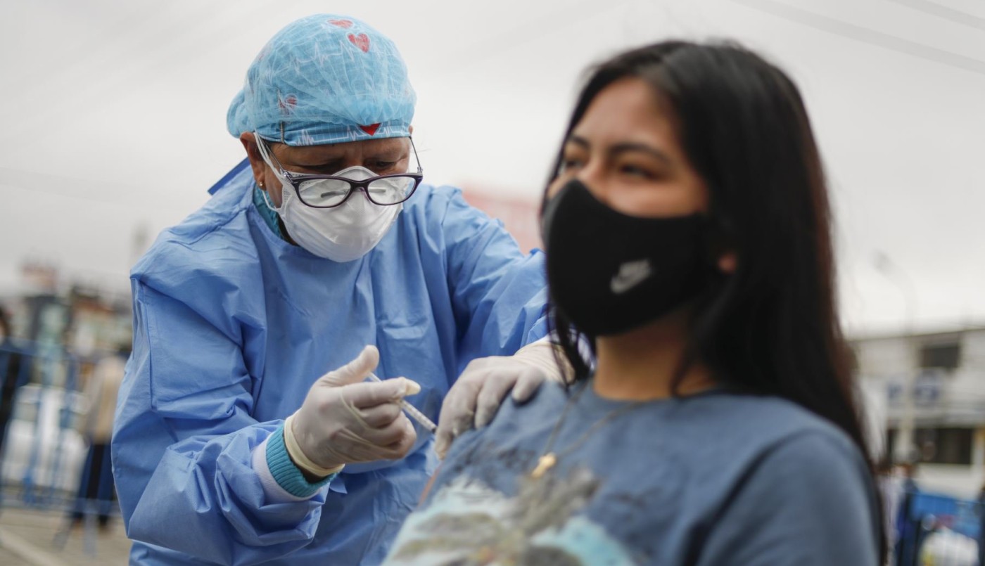 Aprueban la aplicación de dosis de refuerzo a adolescentes de 12 a 17 años | Información General