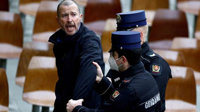 Un hombre interrumpió a los gritos la audiencia del Papa: “No más mascarillas en la iglesia” | Internacionales