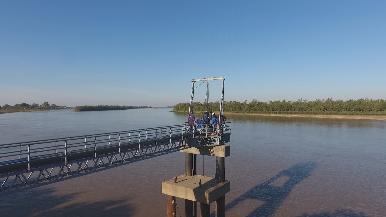 Buscan reforzar la captación de agua en Santa Fe por la bajante del Paraná, | Información General