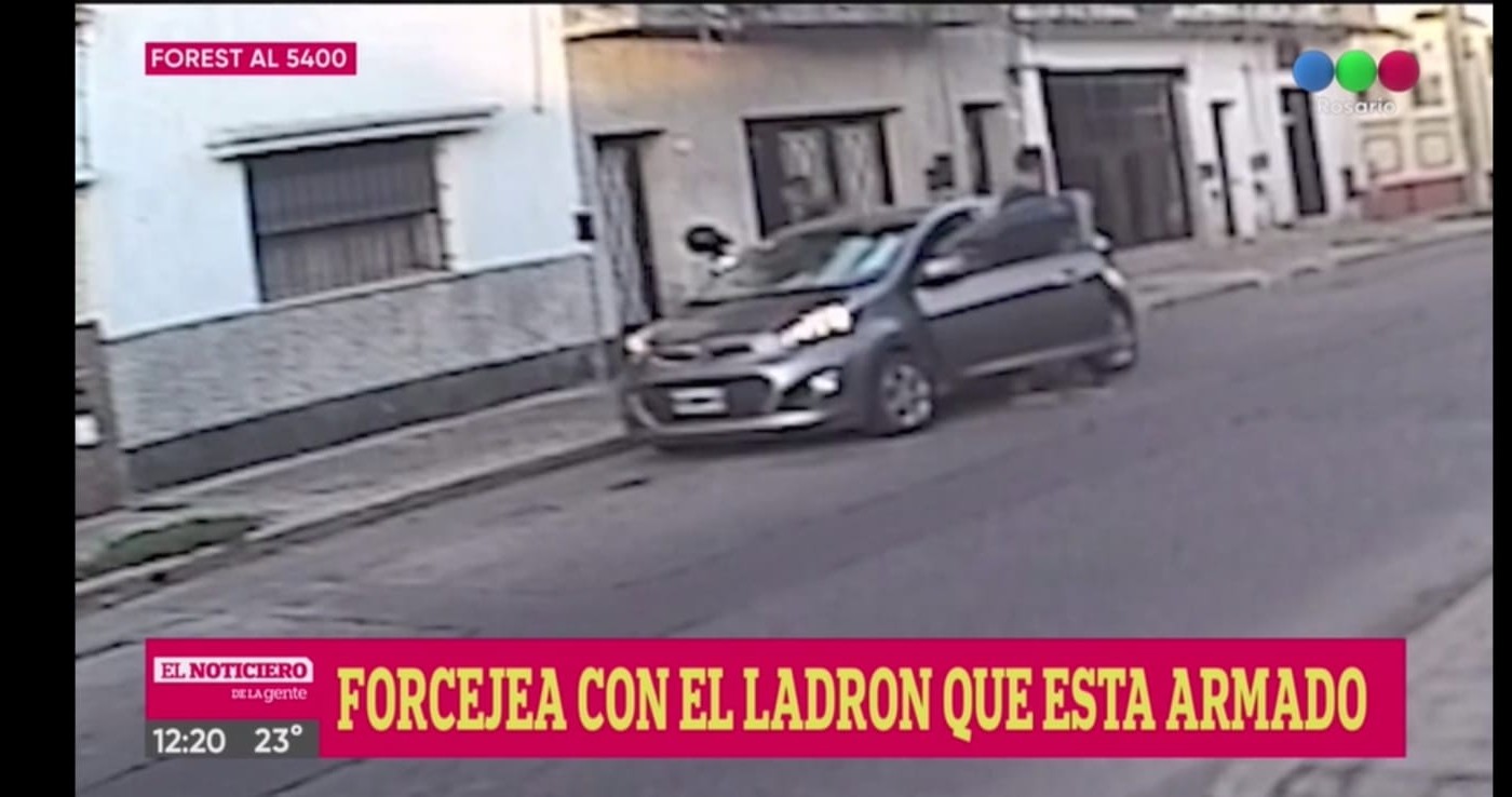 Un hombre forcejeó con un ladrón y resistió el robo de su auto | Rosario y la región