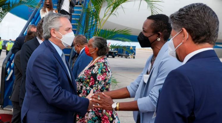 Alberto Fernández llegó a Barbados, su última escala de la gira internacional | Política