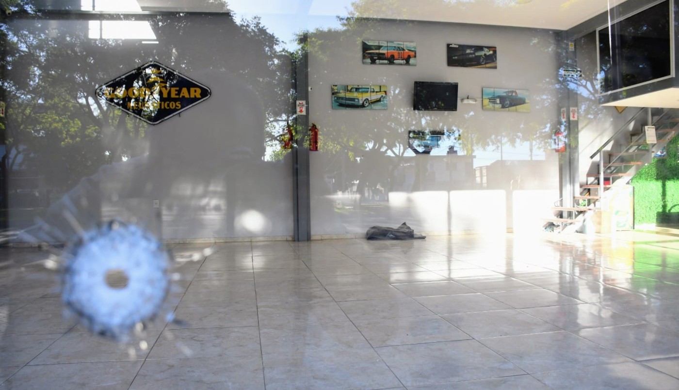 Cierra concesionaria tras segundo ataque a tiros en cuatro días | Rosario y la región