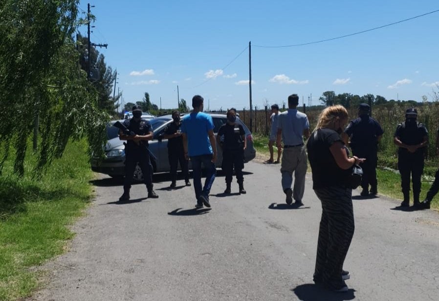 Vecinos de un country agredieron a cuadrilla de Edesur cuando cortaba conexión clandestina de energía. | Información General