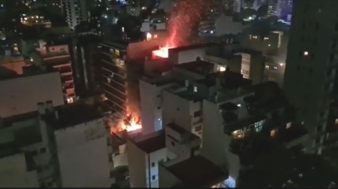 Al menos cuatro heridos por voraz incendio en un edificio del barrio de Belgrano | Información General
