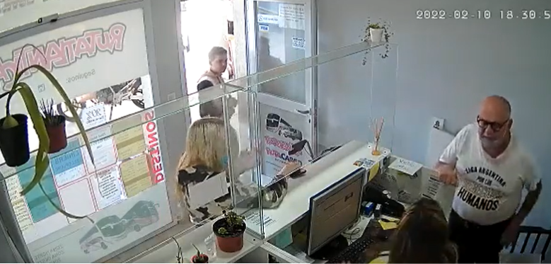 Militante de los derechos humanos golpeó a una mujer en Santa Clara | Información General