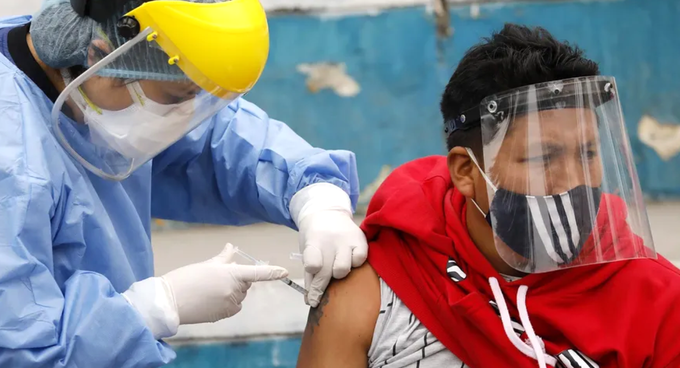 Se definieron los criterios para aplicar cuartas dosis en el país | Información General