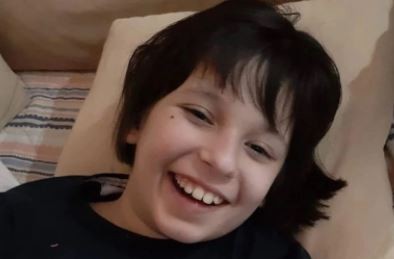 Tuvo un accidente, quedó huérfana y ahora lucha por volver a caminar: Coni viajó a Tailandia con sus abuelos | Información General