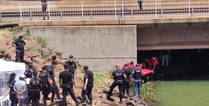 Golpeó a su pareja y la arrojó a un arroyo: no sabía nadar y murió ahogada | Información General