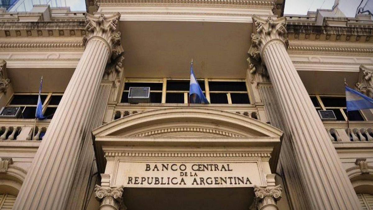 El Banco Central subió la tasa de interés de los plazos fijos al 41,5% anual | Economía y negocios