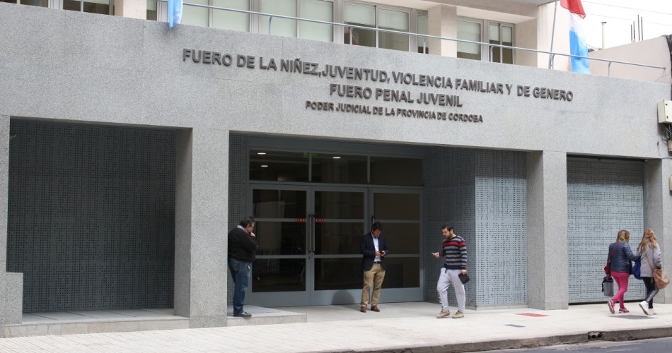 Violencia simbólica: docente manoseó a alumna y la escuela desoyó sus reclamos | Información General