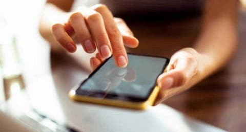 Suspenden a una maestra que por error envió a 200 alumnos un video porno personal | Internacionales