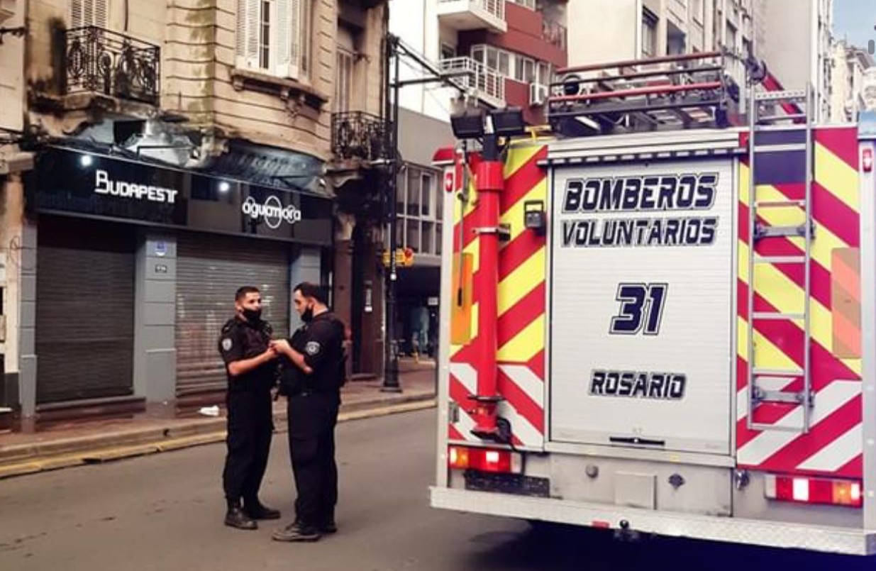 Un hombre está grave tras caer desde un tercer piso mientras limpiaba la terraza | Rosario y la región