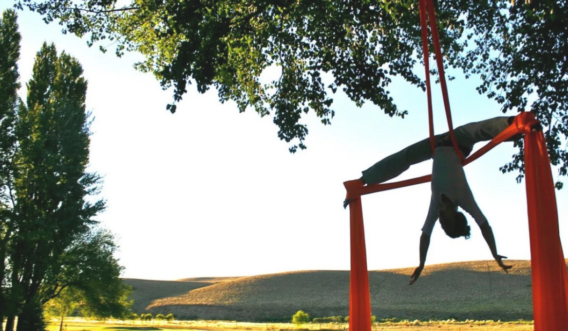 Una nena de ocho años murió ahorcada mientras practicaba acrobacias con telas | Información General