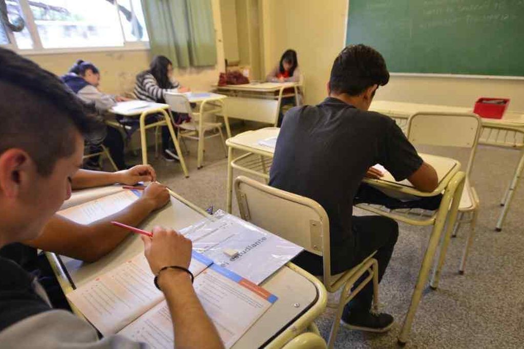 Estudiantes del secundario que adeuden hasta seis materias van a pasar de año | Rosario y la región