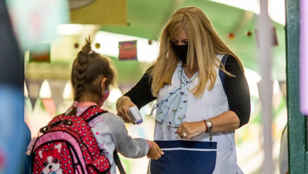 Río Tercero: rebelión sanitaria de una madre, no quiere que su hija vaya a la escuela con barbijo | Información General