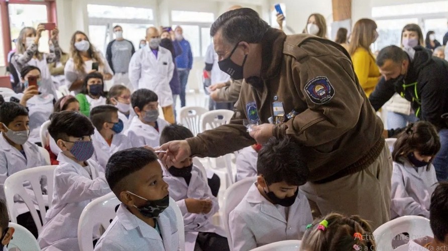 Tierra del Fuego: la imagen de las islas Malvinas estará en tarjetas de débito y guardapolvos | Información General