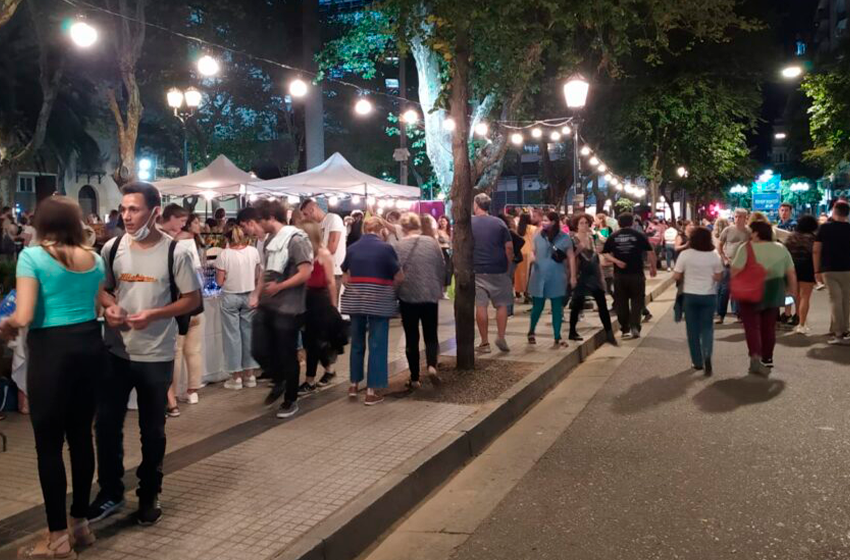 Rosario vivió una nueva Noche de Peatonales | Rosario y la región