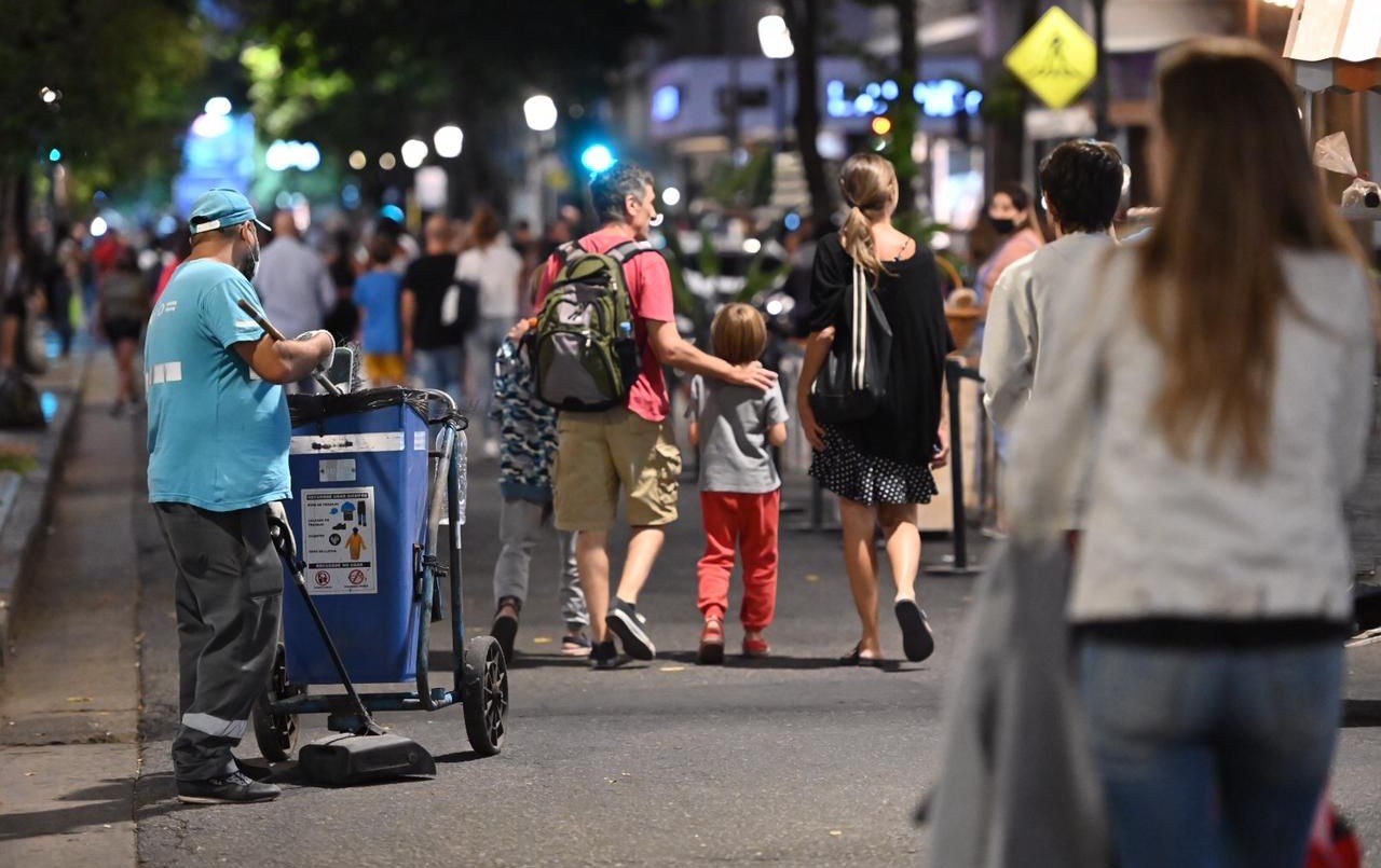 Con masiva concurrencia y alto impacto comercial se desarrolló la segunda Noche de Peatonales | Rosario y la región