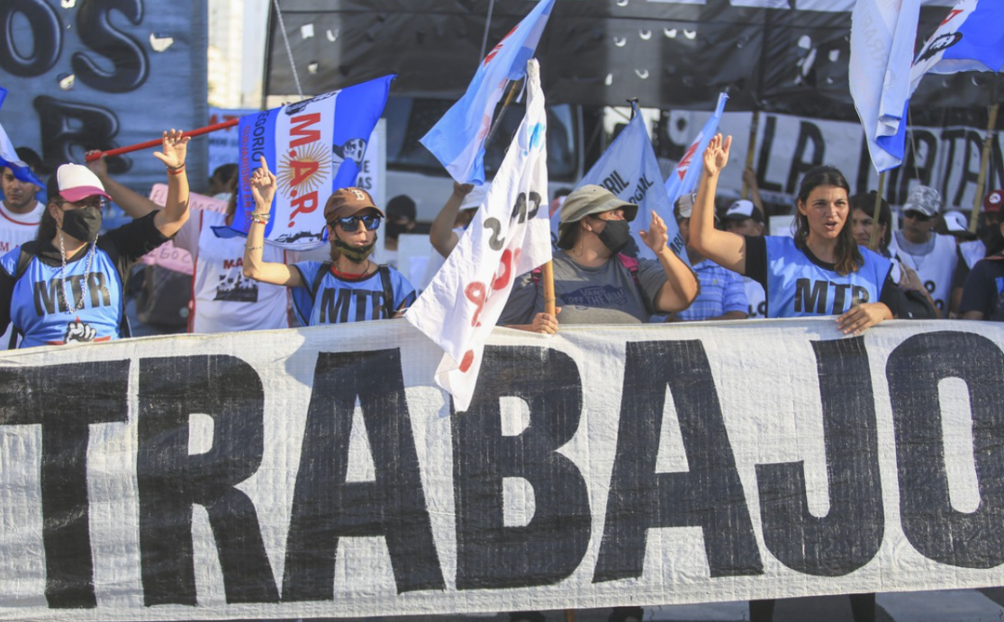 En medio de los reclamos piqueteros, el Gobierno otorgó un bono de 6 mil pesos al Potenciar Trabajo | Información General