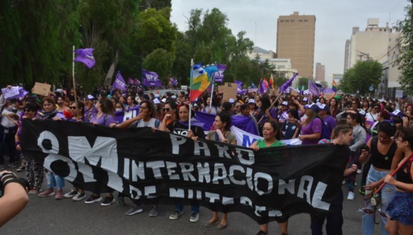 Abren sumario a un policía de Chubut que publicó frases alusivas al nazismo en Facebook | Información General