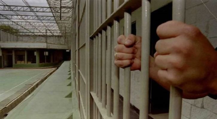 Lo condenaron a prisión perpetua, pasó 13 años en la cárcel y lo liberaron porque era inocente | Información General