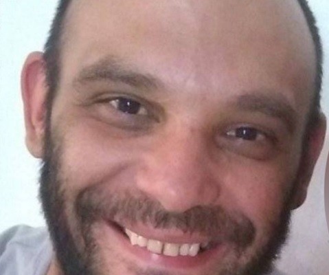 Motociclista discutió con otro conductor, lo siguió hasta la casa, lo apuñaló y lo mató | Información General