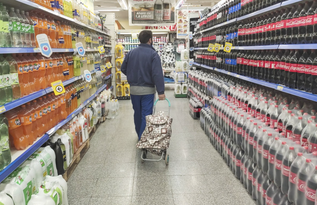 El Gobierno acordó con supermercados retrotraer los precios al 10 de marzo | Economía y negocios