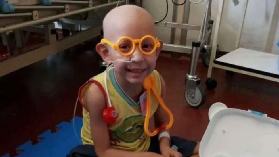 Santi Maratea lo hizo de nuevo: juntó 72 millones para un niño que se tratará en España | Tecnología