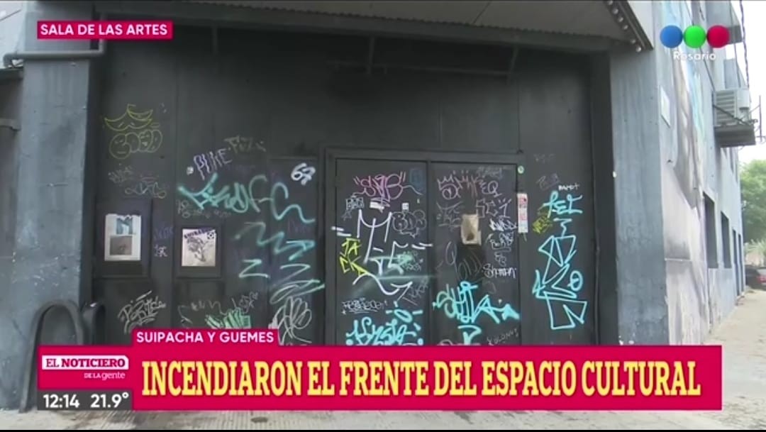 Incendiaron el ingreso de la Sala de las Artes | Rosario y la región
