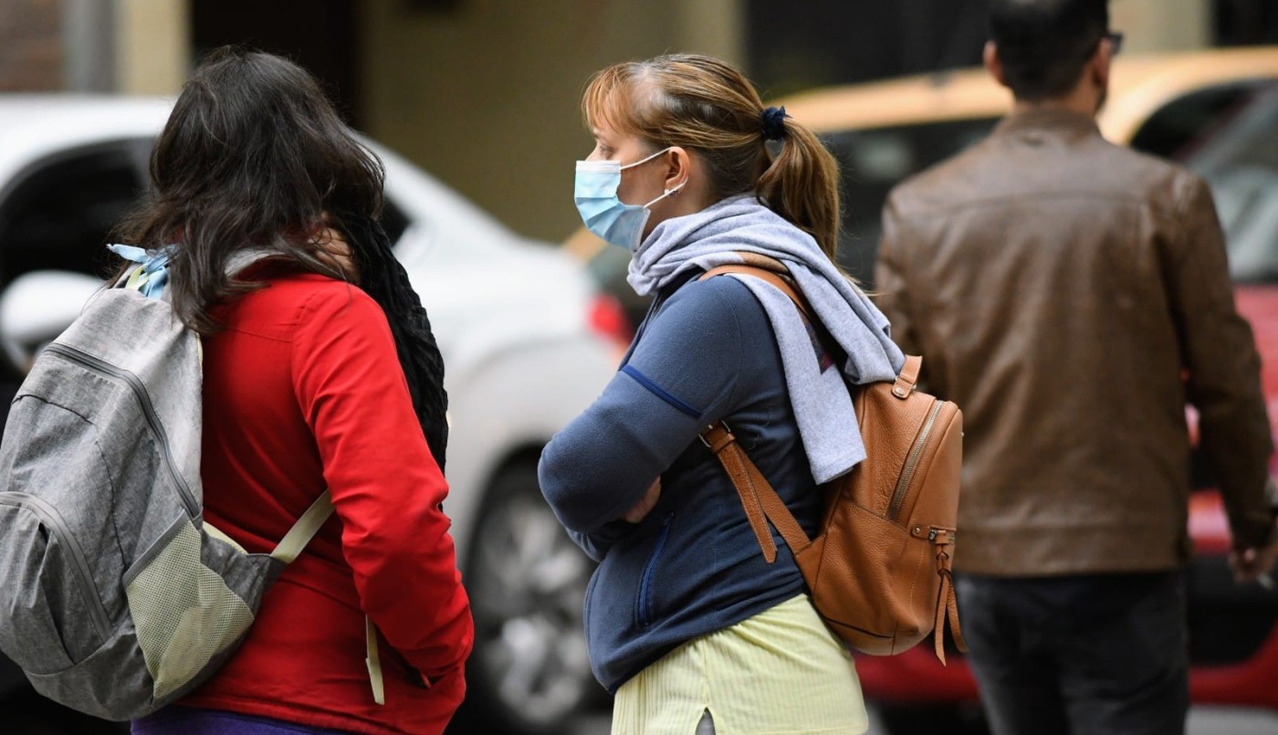 A abrigarse: el fuerte viento sur hizo bajar de golpe la temperatura en la ciudad | Servicios