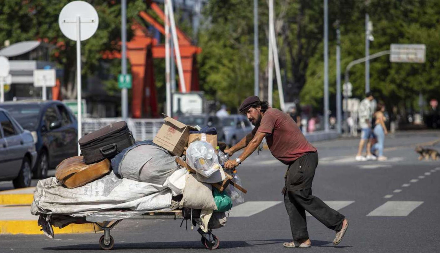 La pobreza llegó al 37,3%  y afectó a 17,4 millones de argentinos | Economía y negocios