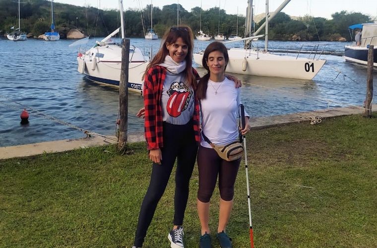 La ceguera no le impide navegar con su embarcación a vela | Información General