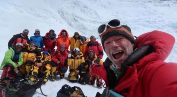 El argentino que escaló 13 veces el Everest quedó atrapado en una avalancha y sufrió graves heridas | Información General