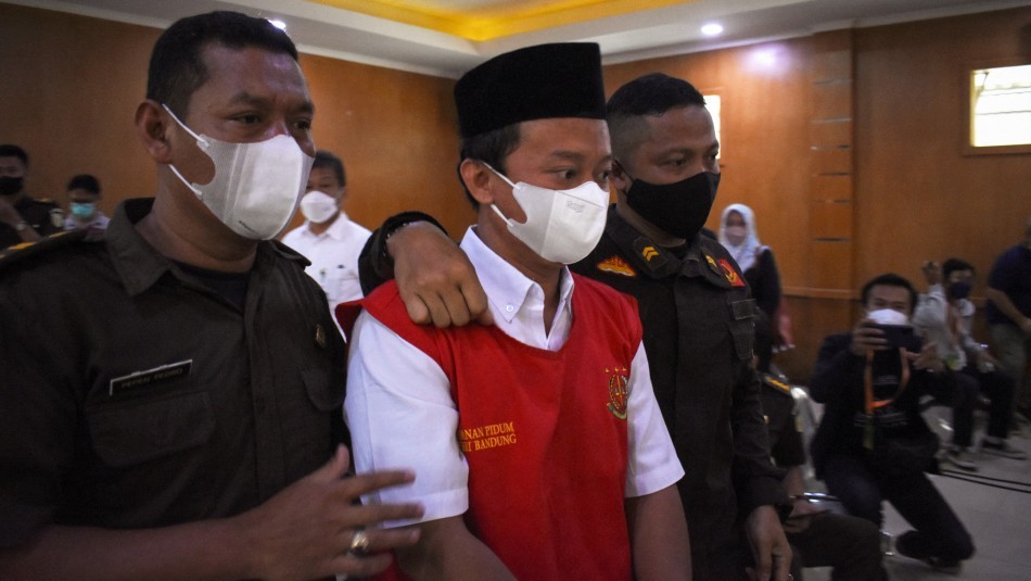 Un profesor violó a 13 estudiantes y 8 de las víctimas quedaron embarazadas | Internacionales