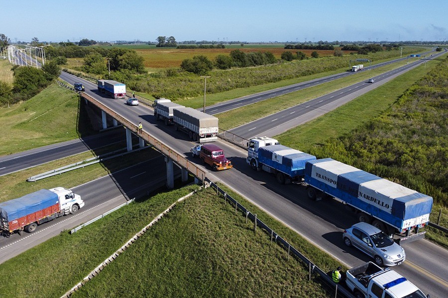 Transportistas de granos van al paro por falta de gasoil y tarifas desactualizadas de fletes | Rosario y la región