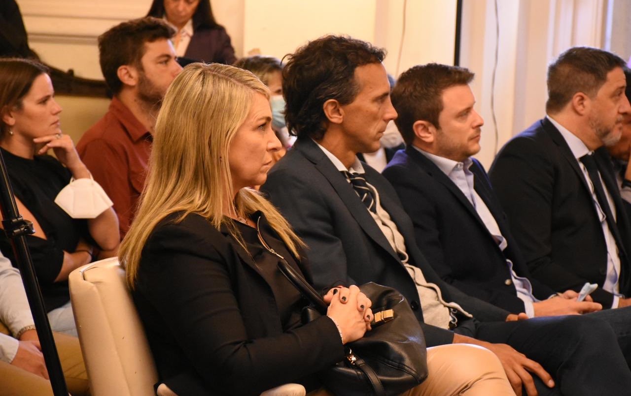 Acto oficial sin uso de barbijo disparó el debate sobre su utilización | Rosario y la región