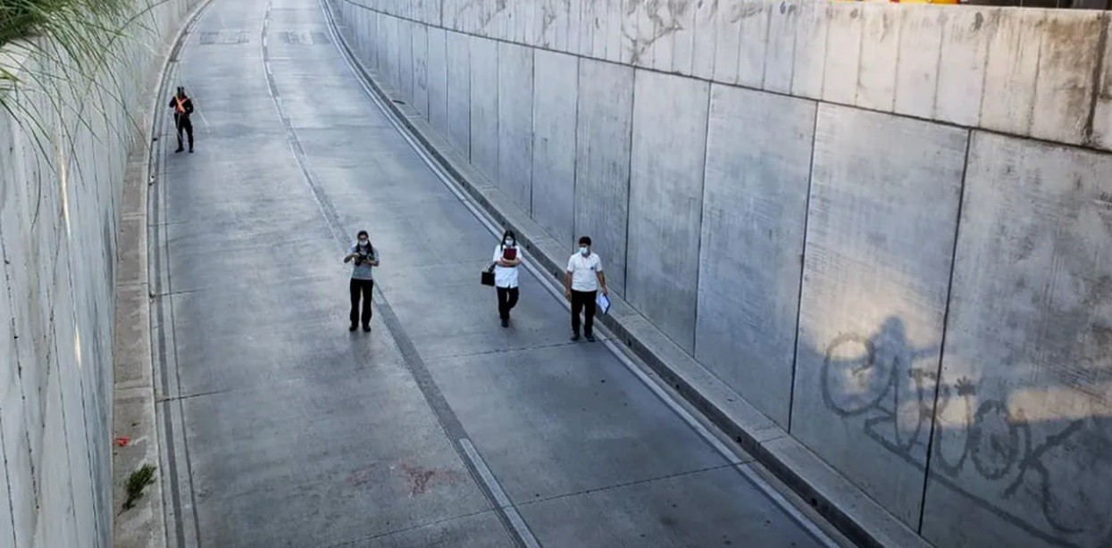 Sigue grave el joven que cayó a un túnel cuando escapaba de una patota tras una pelea | Información General