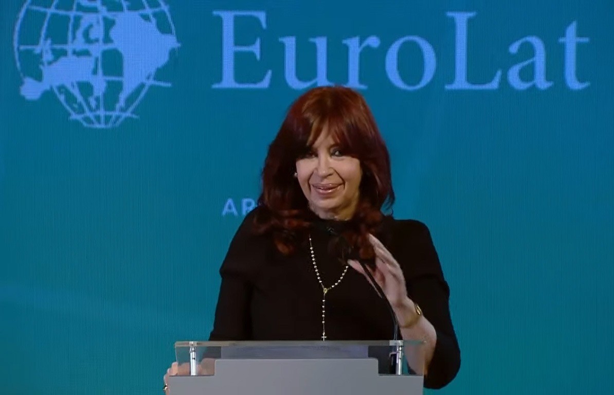 Cristina Fernández: "Que te pongan la banda y te den un bastón no es el poder" | Política