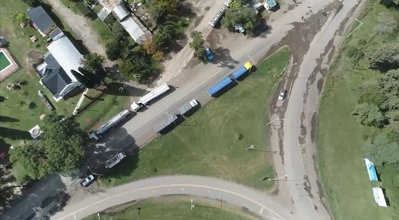 Sin salida: continúa el paro de transportistas de granos | Información General