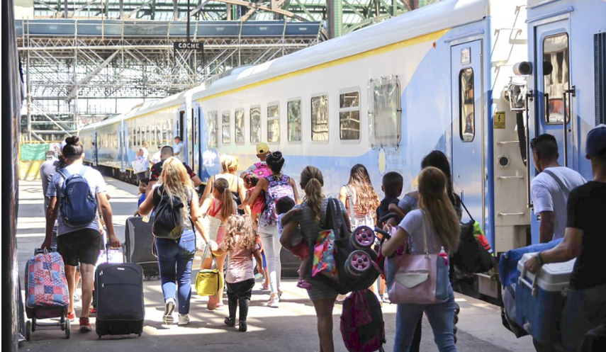 Semana Santa récord: con impulso del PreViaje, más de tres millones de turistas en destinos de todo el país | Economía y negocios