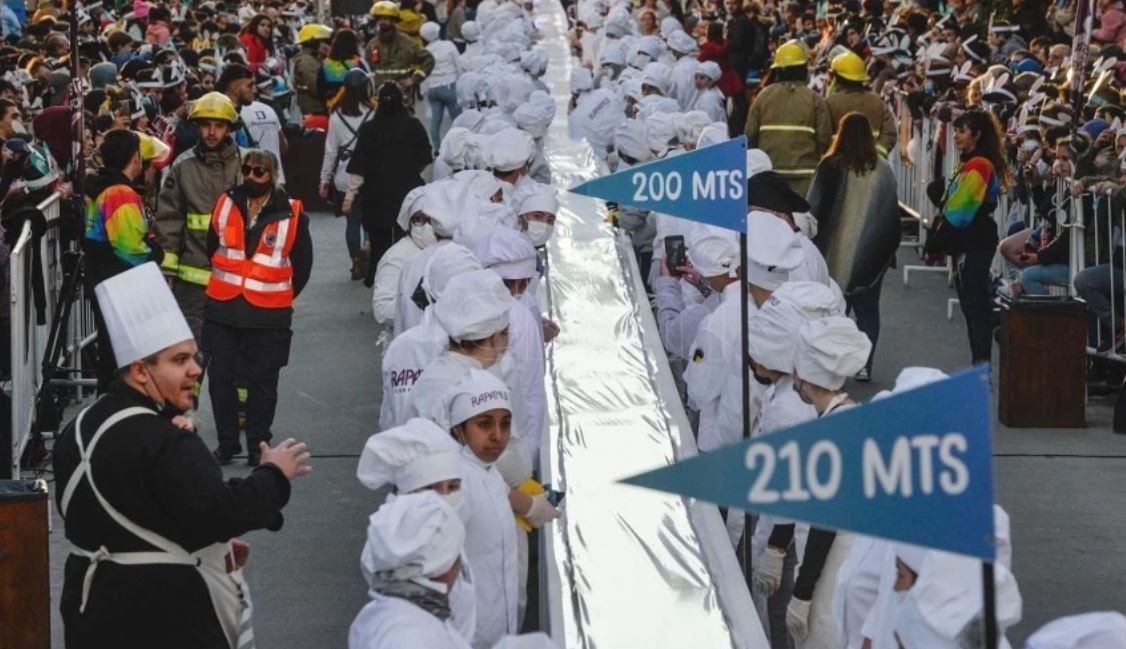 Bariloche batió otro récord con el chocolate mas largo del mundo | Información General