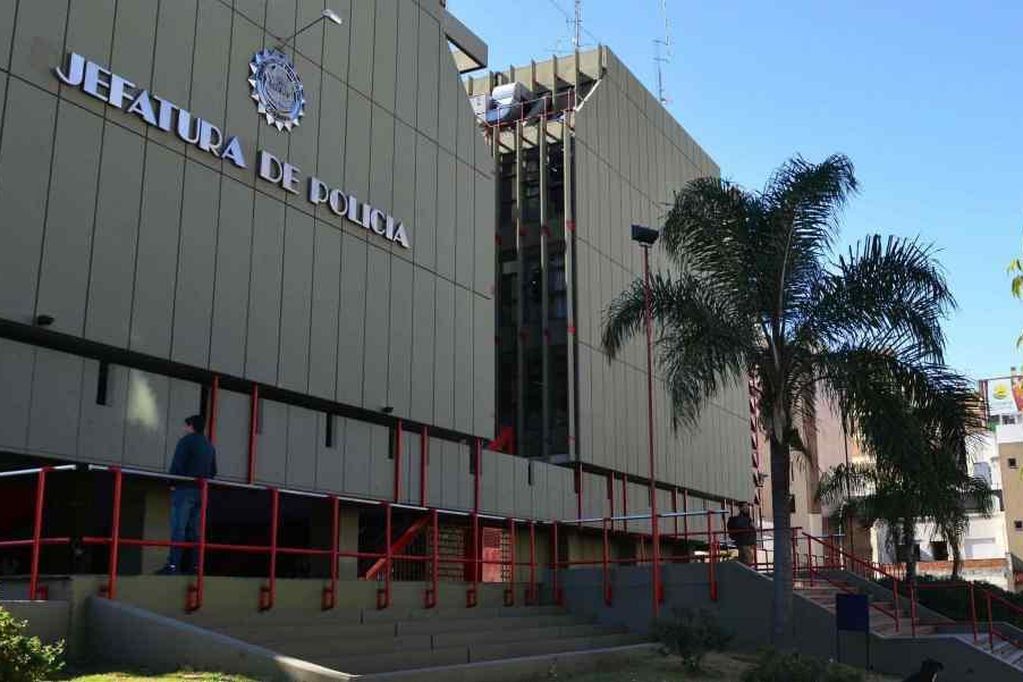 Escándalo en la Policía de Códoba: tres oficiales presos por golpear a un joven | Información General