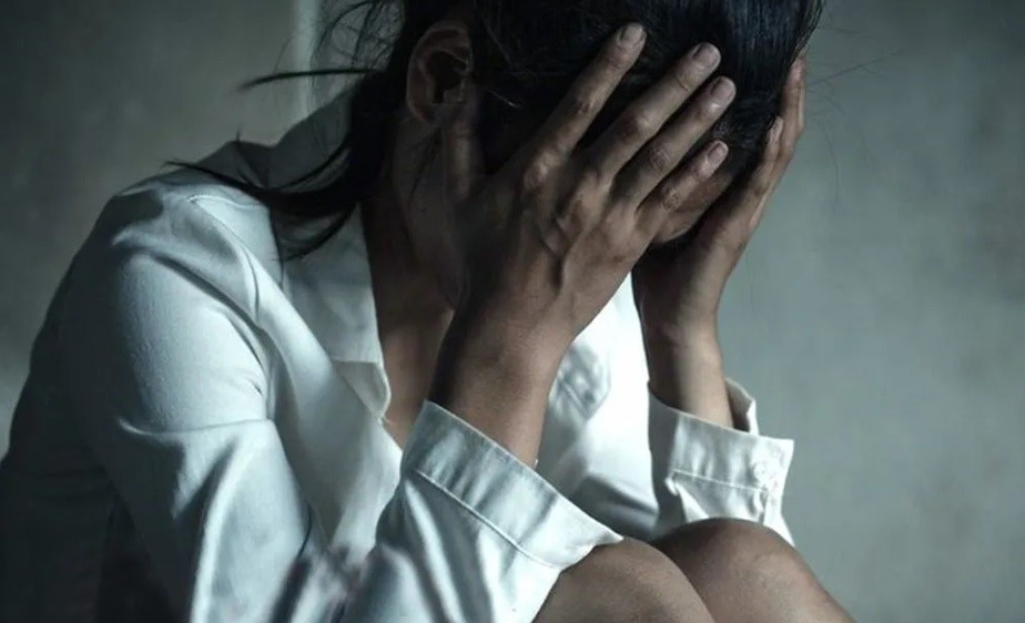 Detuvieron a una mujer por golpear a su hija adoptiva con un fierro: la denunció la docente de su escuela | Información General