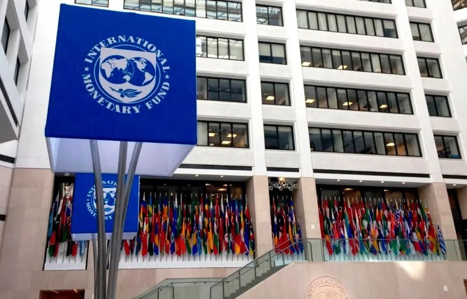 El FMI mejoró la proyección de crecimiento de Argentina, con una inflación de 48% | Economía y negocios