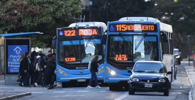 UTA decretó un paro de 48 horas para el transporte de corta y media distancia: tampoco habrá colectivos en Rosario | Rosario y la región