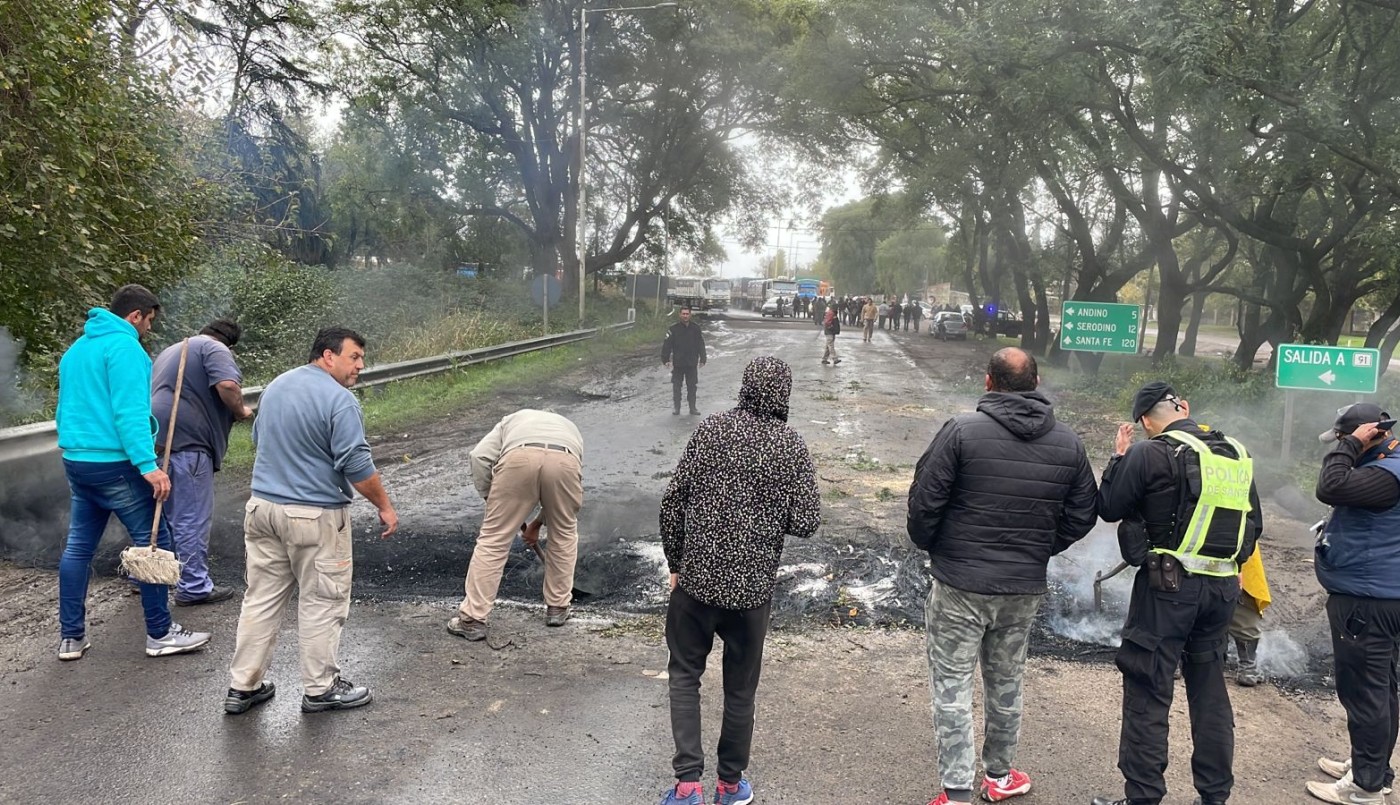 Urgente: se levantó el piquete en la zona de Villa La Ribera | Rosario y la región